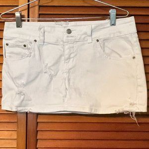 Early 2000s Forever 21 White Denim Distressed Mini Skirt - Size 7